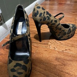 Vera wang leopard heel